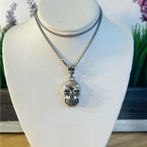 GREEN GLASS NECKLACE